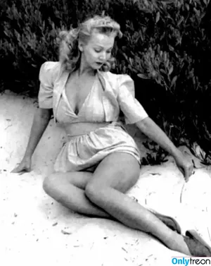 Vintage Sexy Celebs / vintagemoviestars nude photo #0599