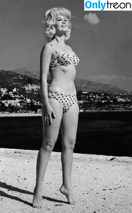 Vintage Sexy Celebs nude photo #0002 (vintagemoviestars)