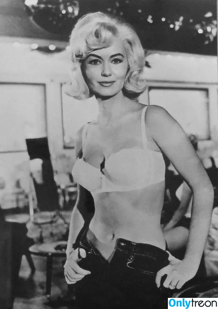 Vintage Sexy Celebs nude photo #0007 (vintagemoviestars)