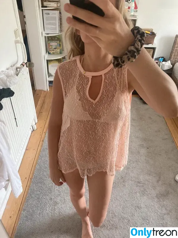 Vinted/eBay nude photo #7190 (Vinted/eBay)