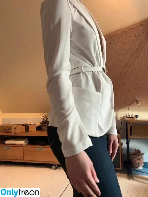 Vinted/eBay nude photo #7260 (Vinted/eBay)