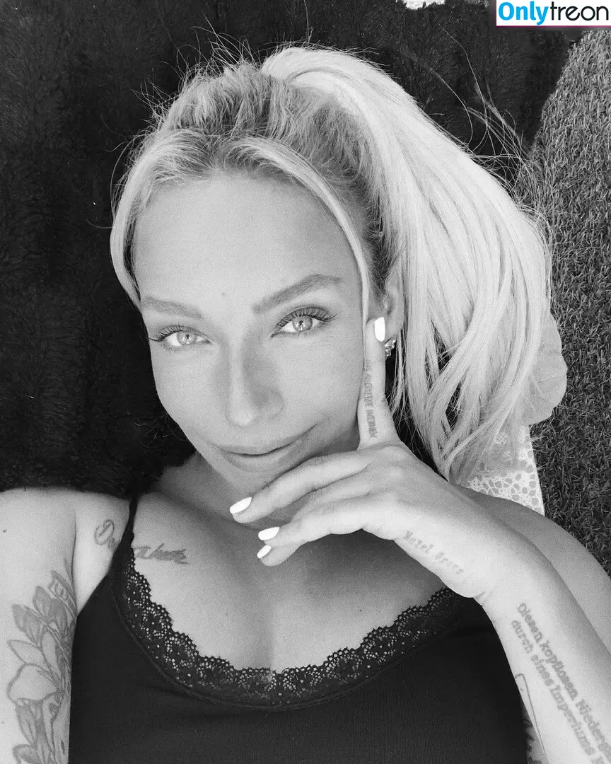 Visa Vie nude photo #0006 (visavie1 / visavieofficial)
