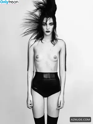 Vittoria Ceretti / vittoria nude photo #0007