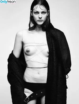 Vittoria Ceretti / vittoria nude photo #0008