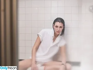 Vittoria Ceretti / vittoria nude photo #0023