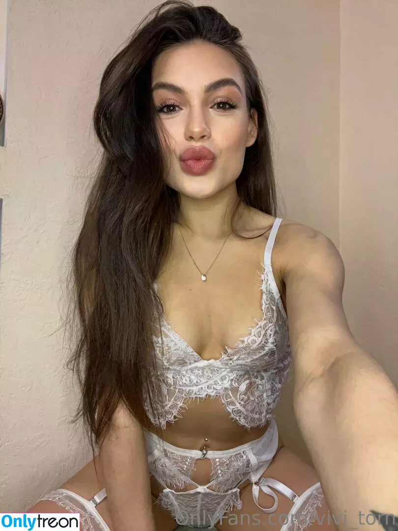 vivi_torn nude photo #0015 (missvivitran)