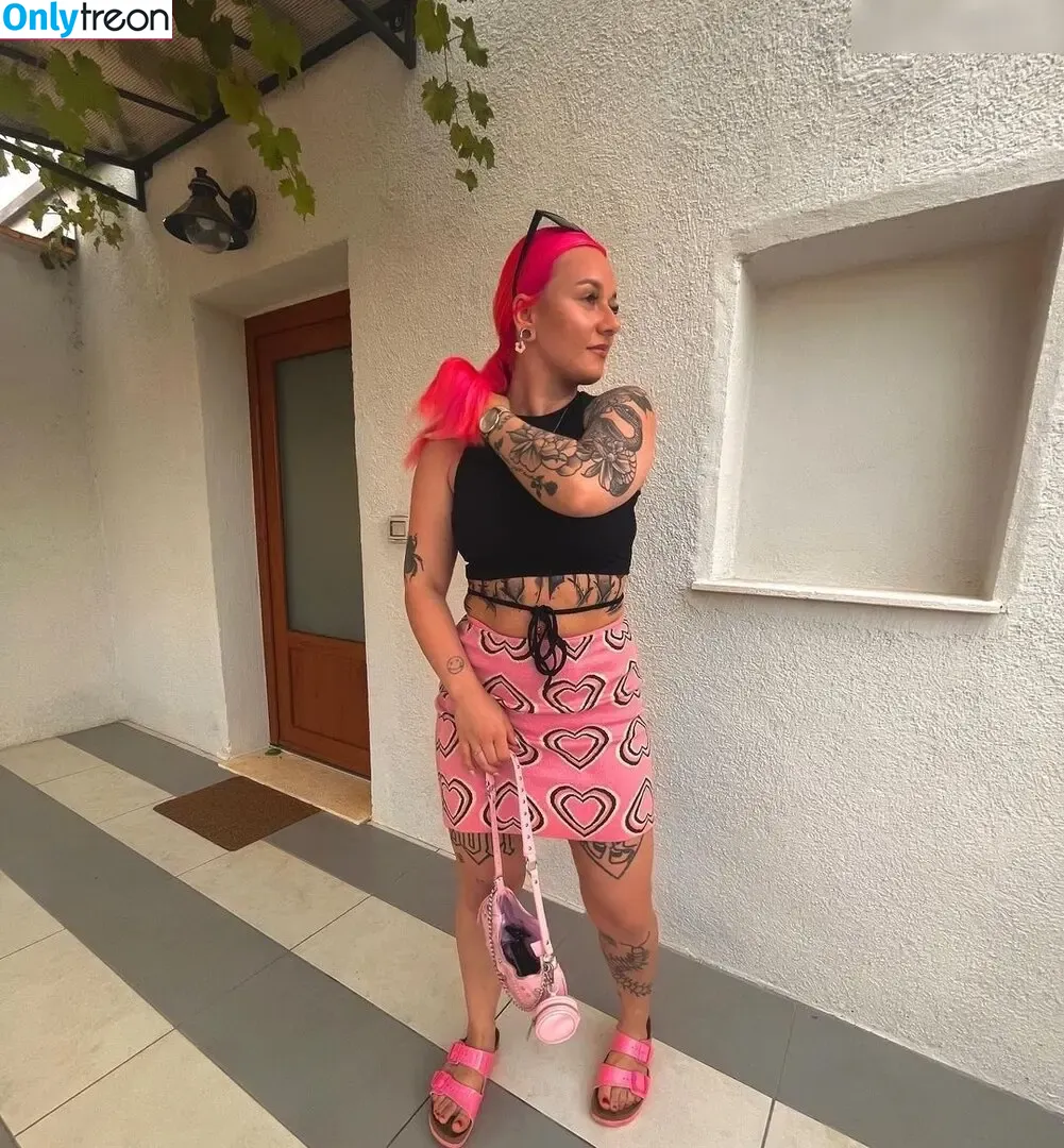 Vivian Zajac nude photo #0009 (pullmyredhair / vivianzajac)