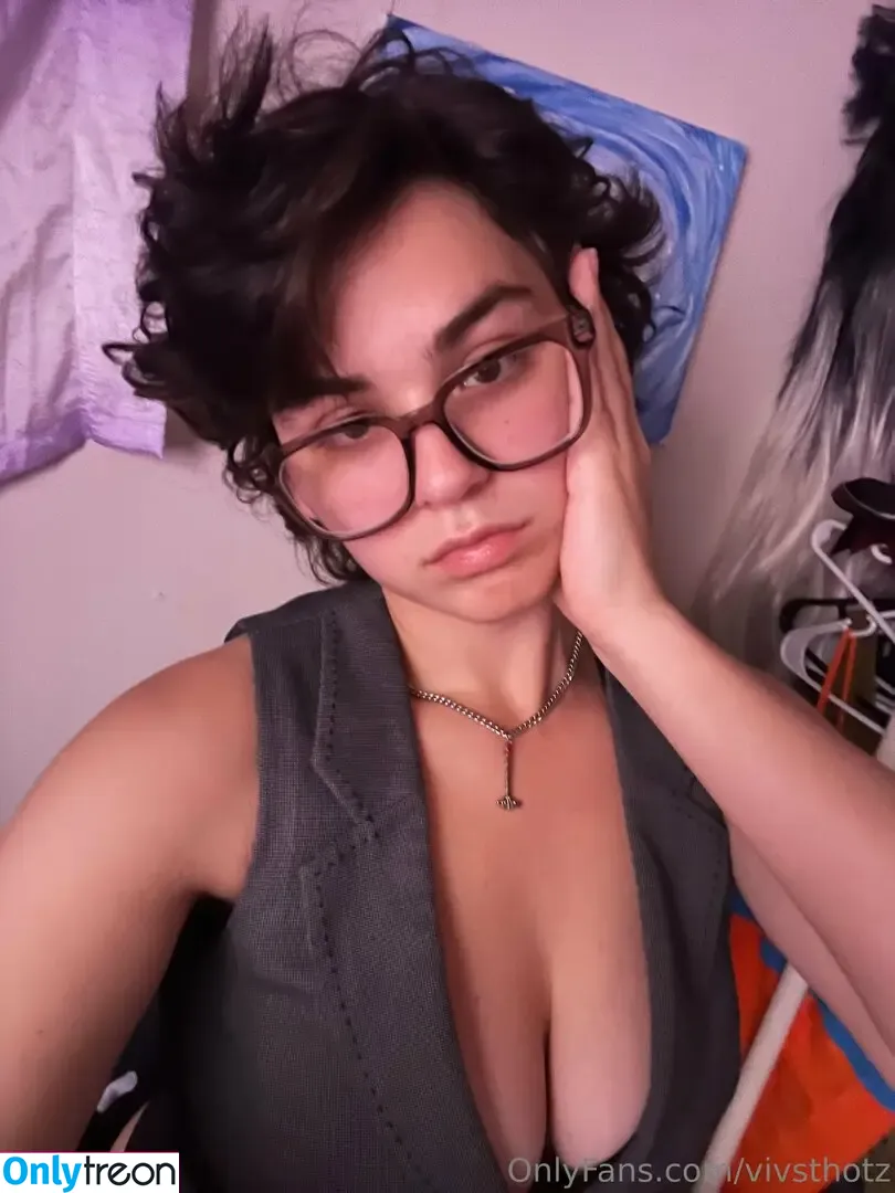 vivsthotz nude photo #0030 (vivsterz_vtn)