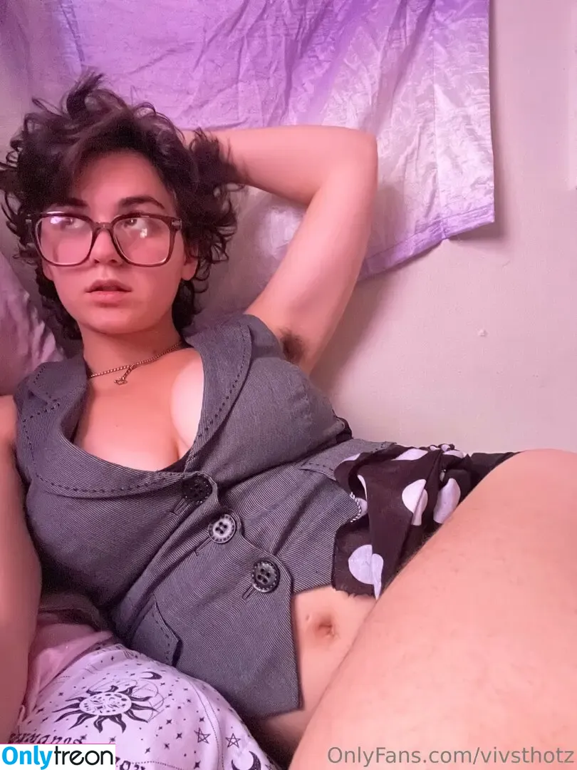 vivsthotz nude photo #0031 (vivsterz_vtn)