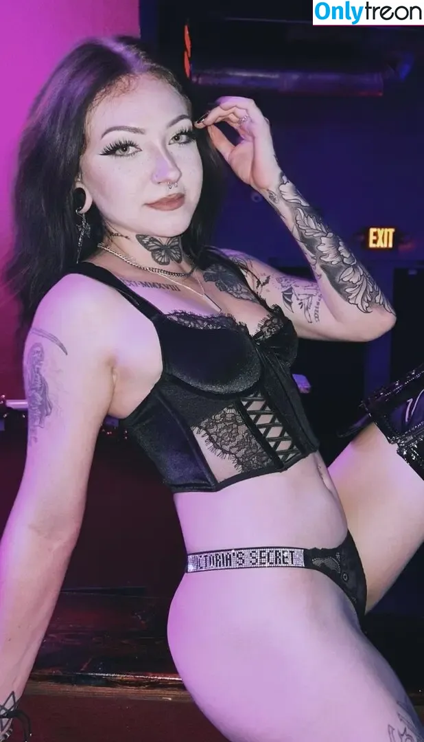 vixin.xo nude photo #0002 (byrnethewitch)
