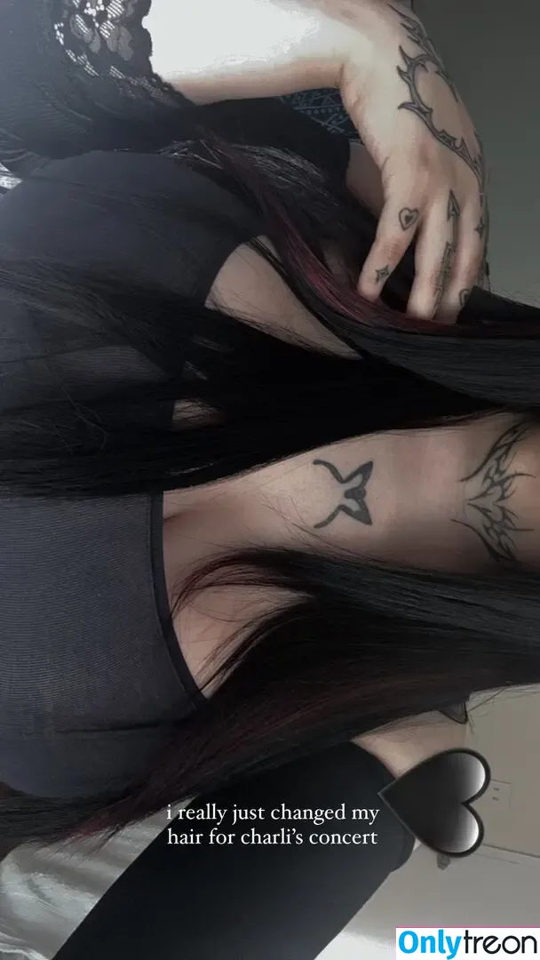 Vontriergirl nude photo #0049 (Vontriergirl)