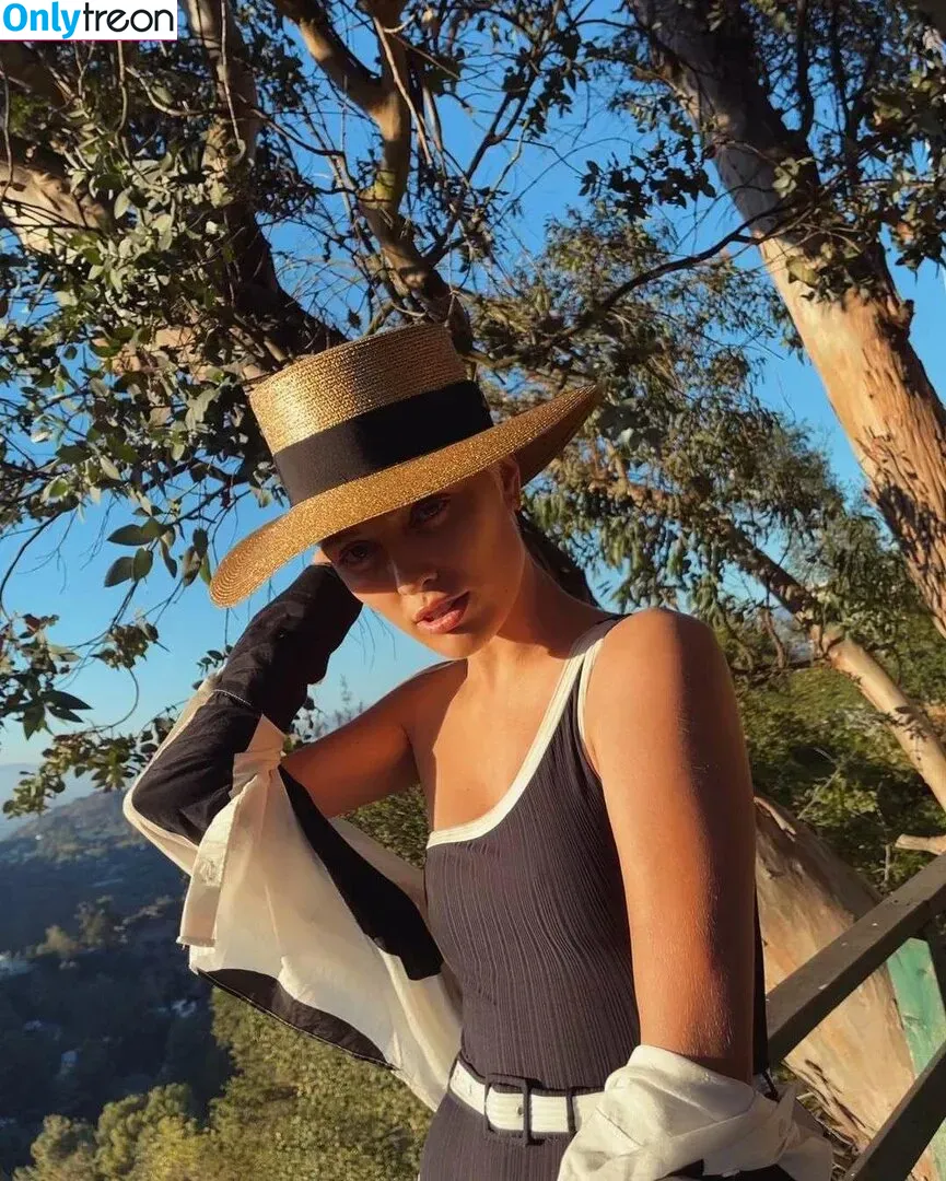 Wallis Day nude photo #0023 (wallisday)