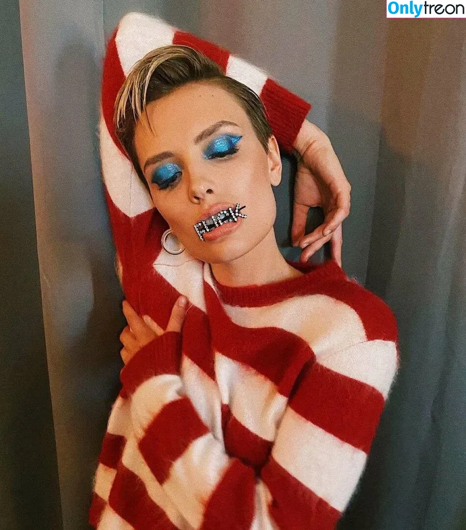 Wallis Day nude photo #0024 (wallisday)