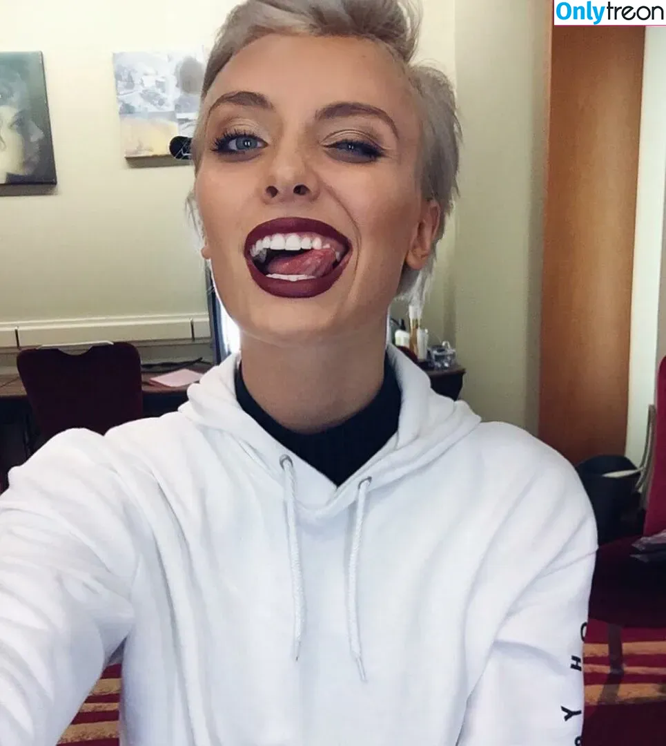 Wallis Day nude photo #0116 (wallisday)