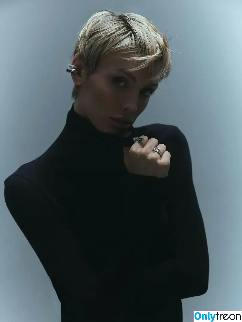 Wallis Day nude photo #0607 (wallisday)