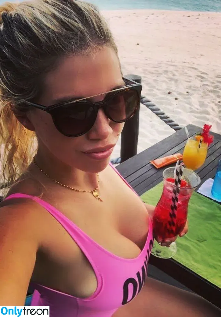 Wanda Nara nude photo #0362 (Icardi / badbitchwan / wanda_nara)