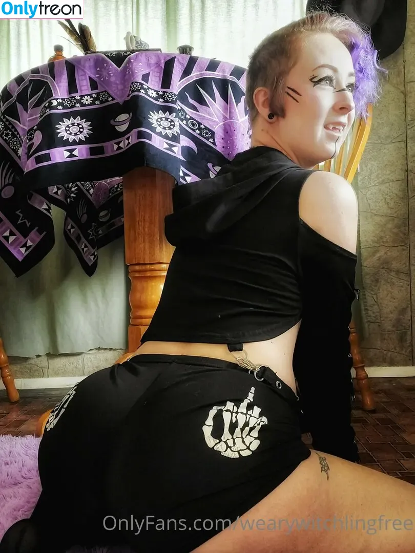 wearywitchlingfree nude photo #0021 (seasonal_witch)
