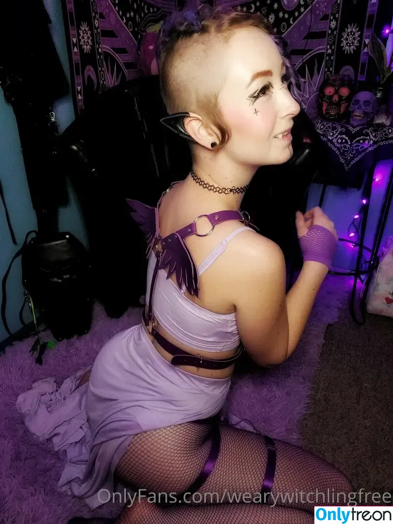 wearywitchlingfree nude photo #0045 (seasonal_witch)