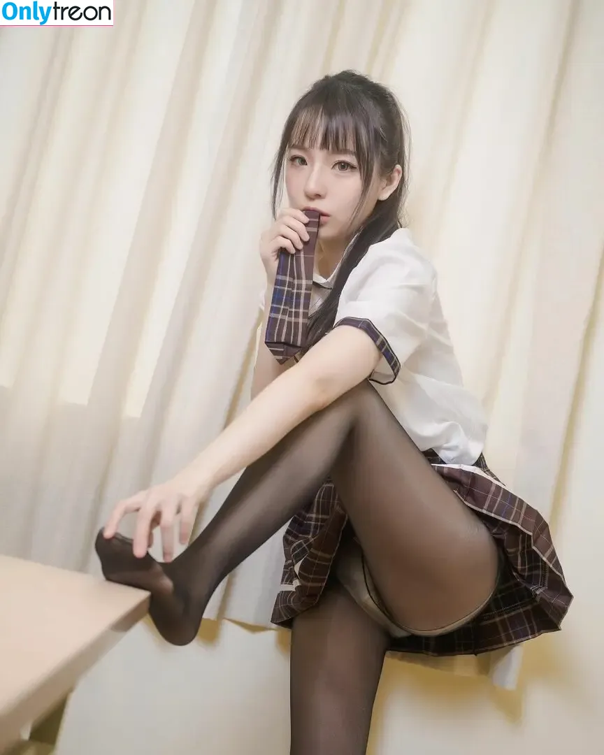 weizj636 nude photo #0013 (weipei27 / 佩佩)