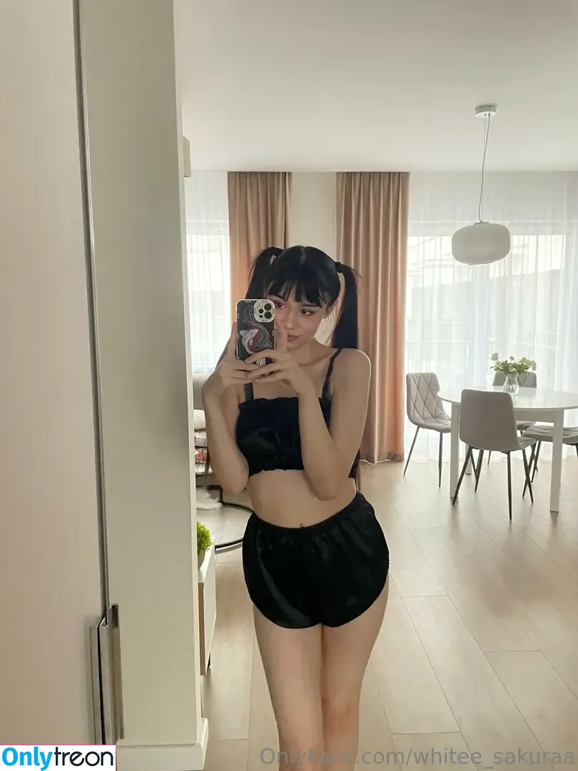 white_sakuraa nude photo #0010 (Miacandy19 / w.sakura150)