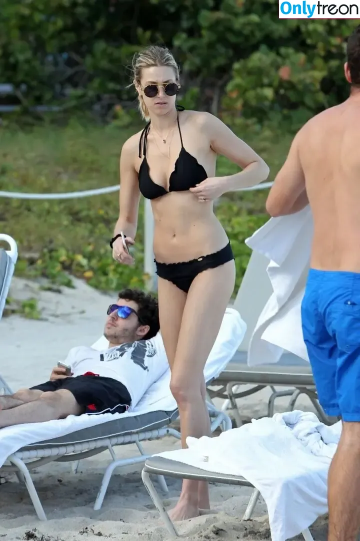 Whitney Port nude photo #0125 (whitneyeveport)