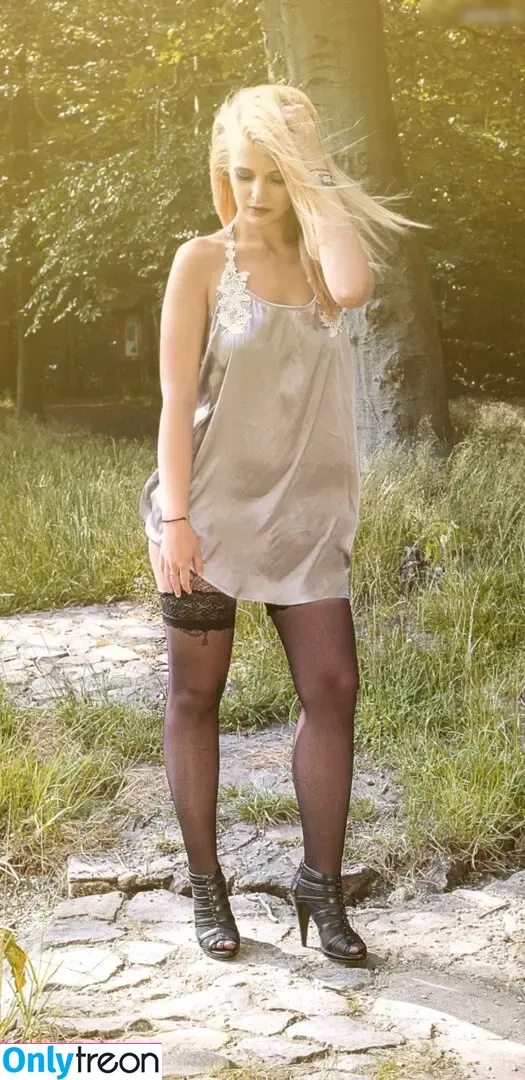 Whois_lin nude photo #0024 (whoislin)