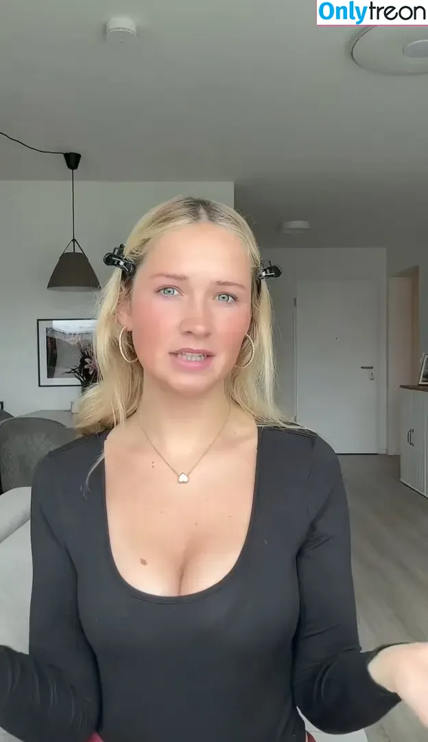 Wieke nude photo #0389 (wieke.l)