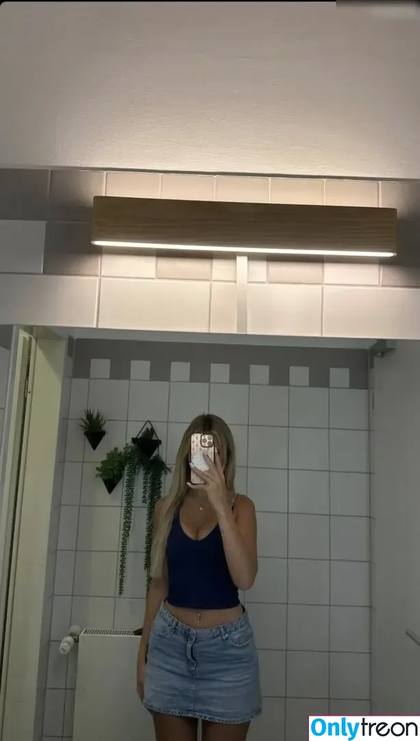 Wieke nude photo #0448 (wieke.l)