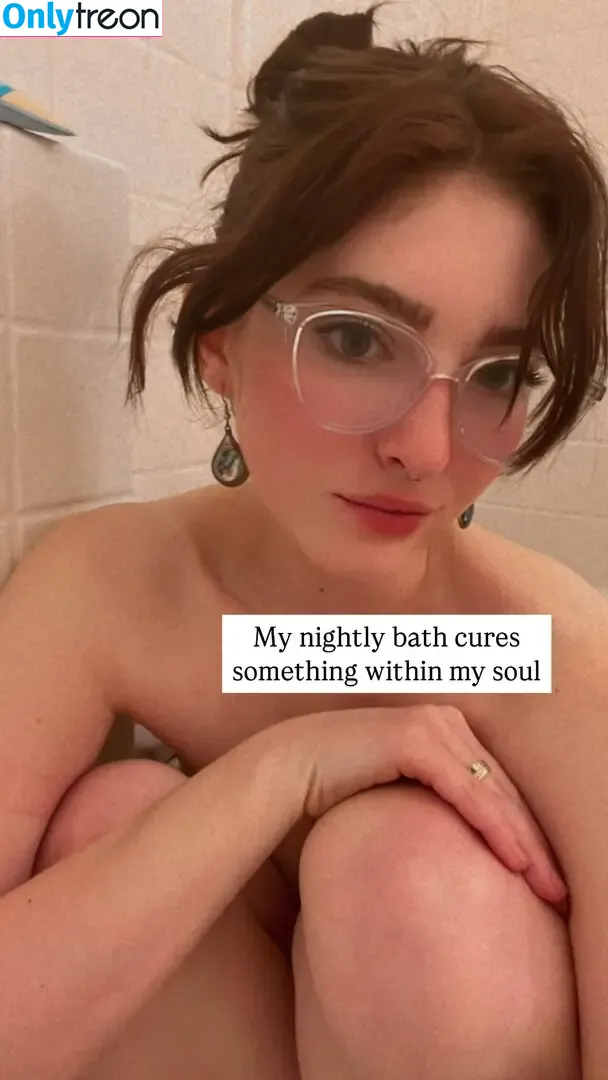 Willow Shields nude photo #0007 (willowshields)