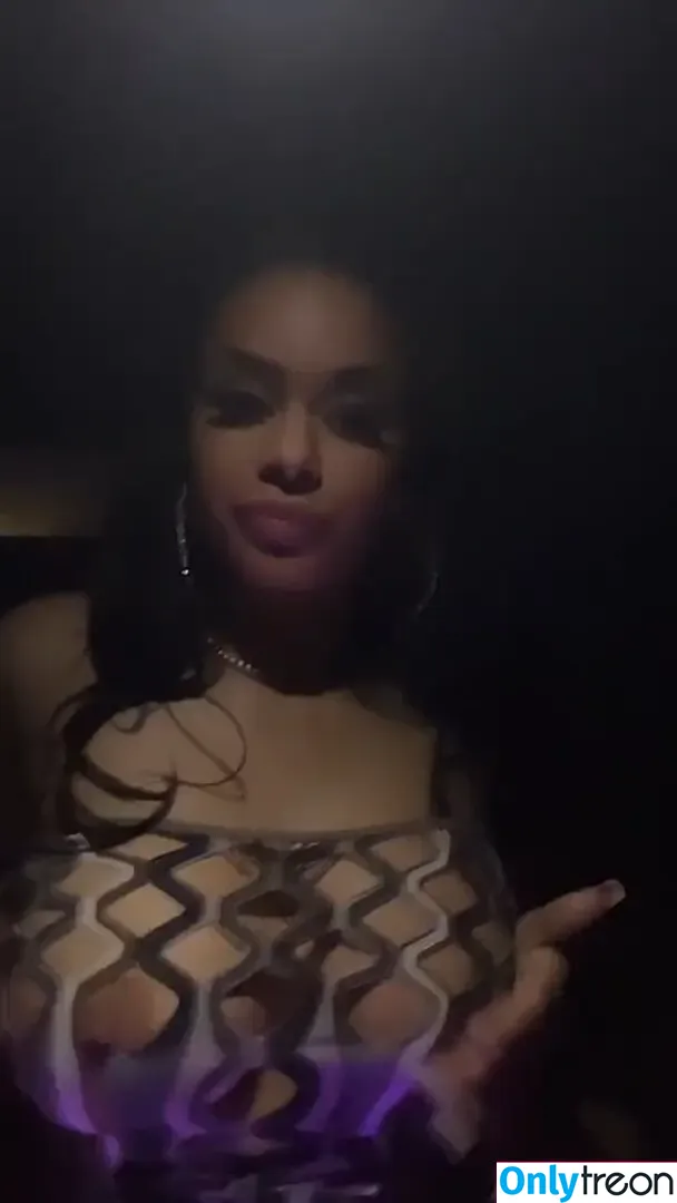 Winny Munhoz nude photo #0003 (iambadder)