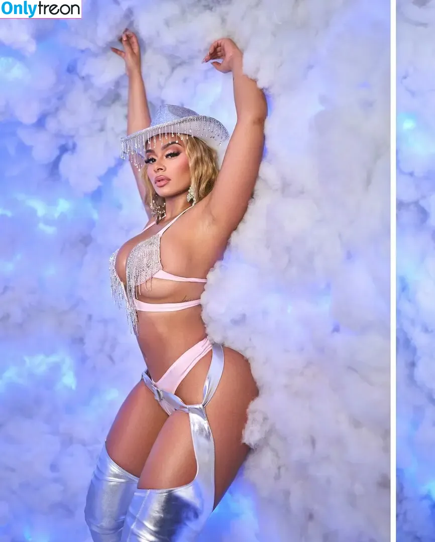 Winny Munhoz nude photo #0013 (iambadder)
