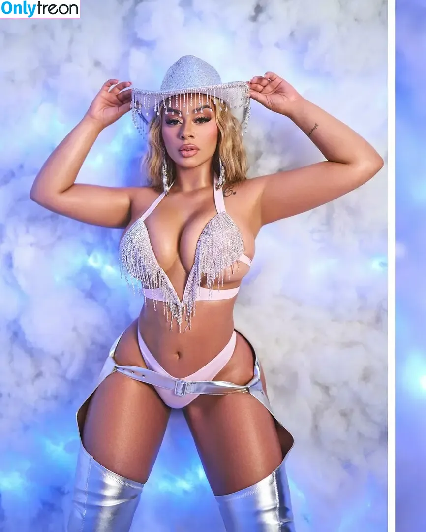 Winny Munhoz nude photo #0014 (iambadder)