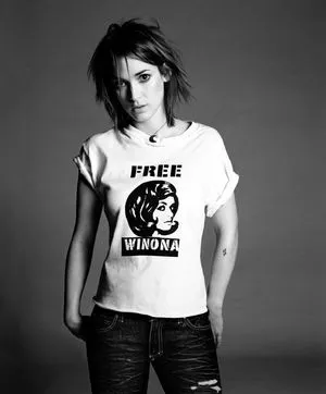 Winona Ryder / winonaryderofficial nude photo #0015