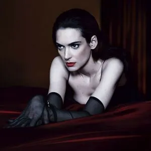 Winona Ryder / winonaryderofficial nude photo #0019