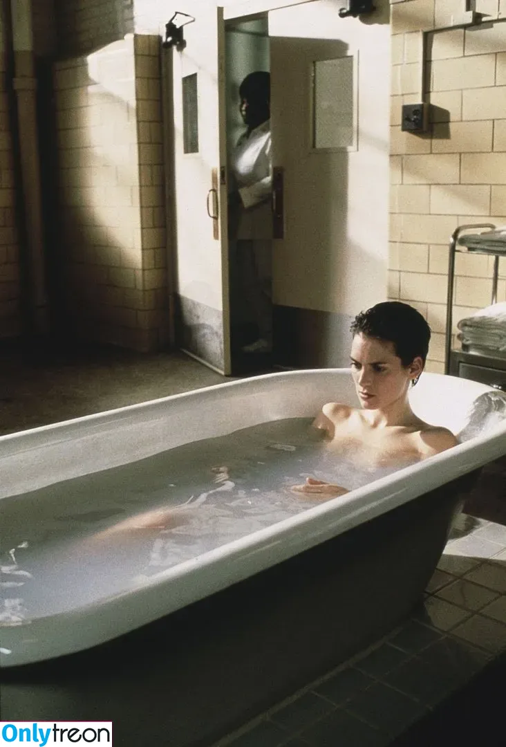Winona Ryder nude photo #0003 (winonaryderofficial)