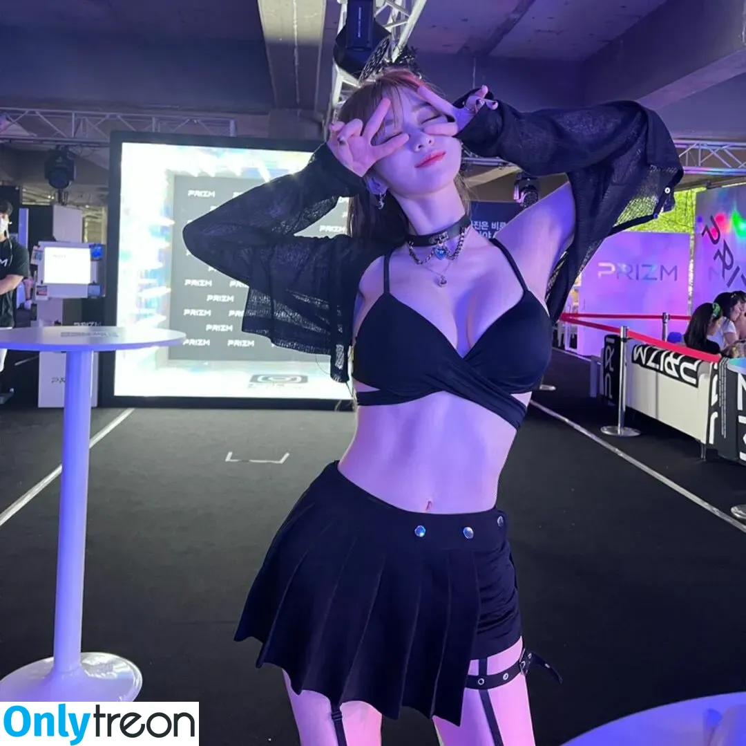 Woohyeon nude photo #0017 (KimWooHye0n / Leeheeeun / woohye0n)