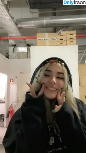  nude photo #0002