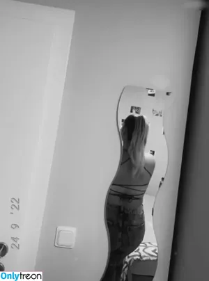  nude photo #0002