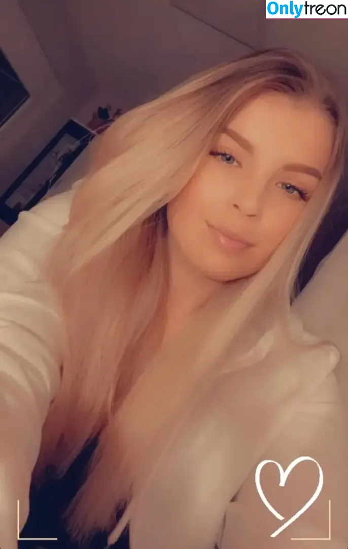 x_noelle00_x nude photo #0004 (x_noelle00_x)
