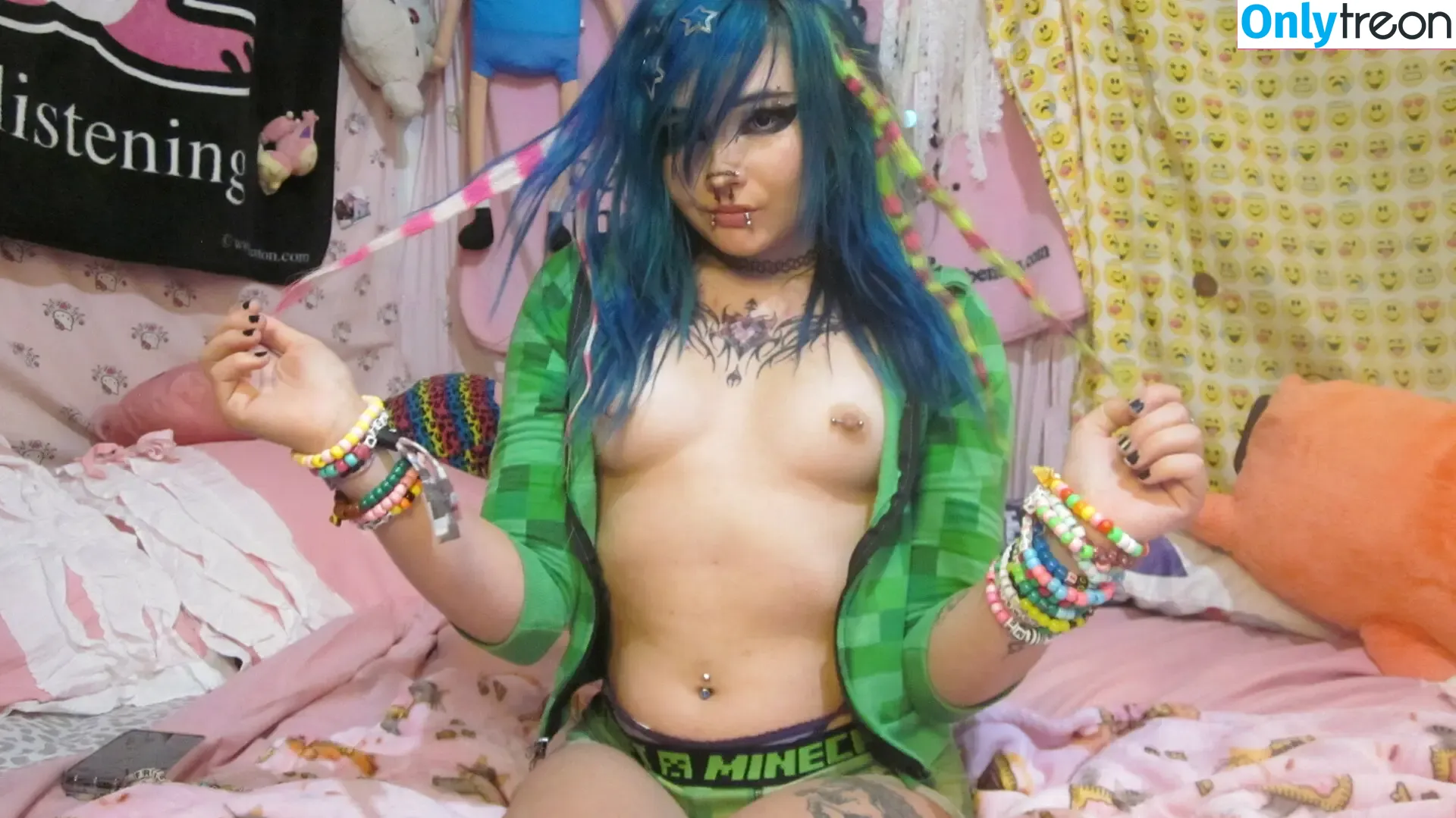 Xandrawr nude photo #0027 (Katyxd / nwoxxy / seraphineswitchbladee)
