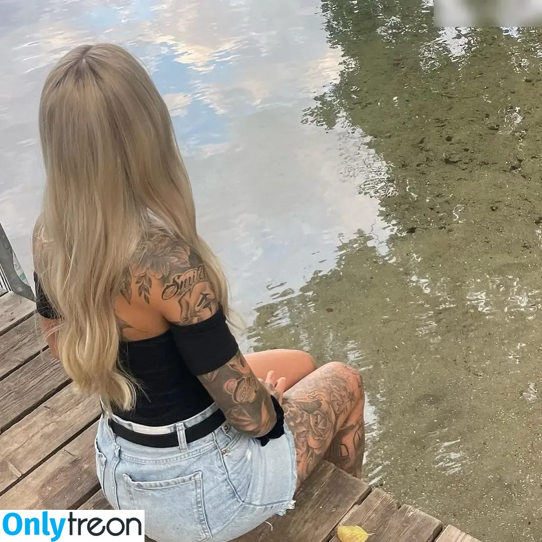 xBad_xmoni nude photo #0038 (bad.xmoni / xbad.xmoni)
