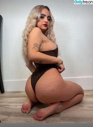 Xbadgalnini nude photo #0010