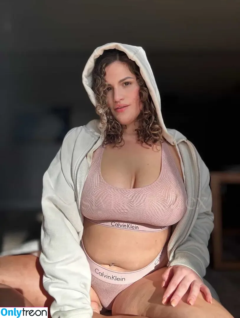 xbustybrunettex nude photo #0029 (xbustybrunettex)