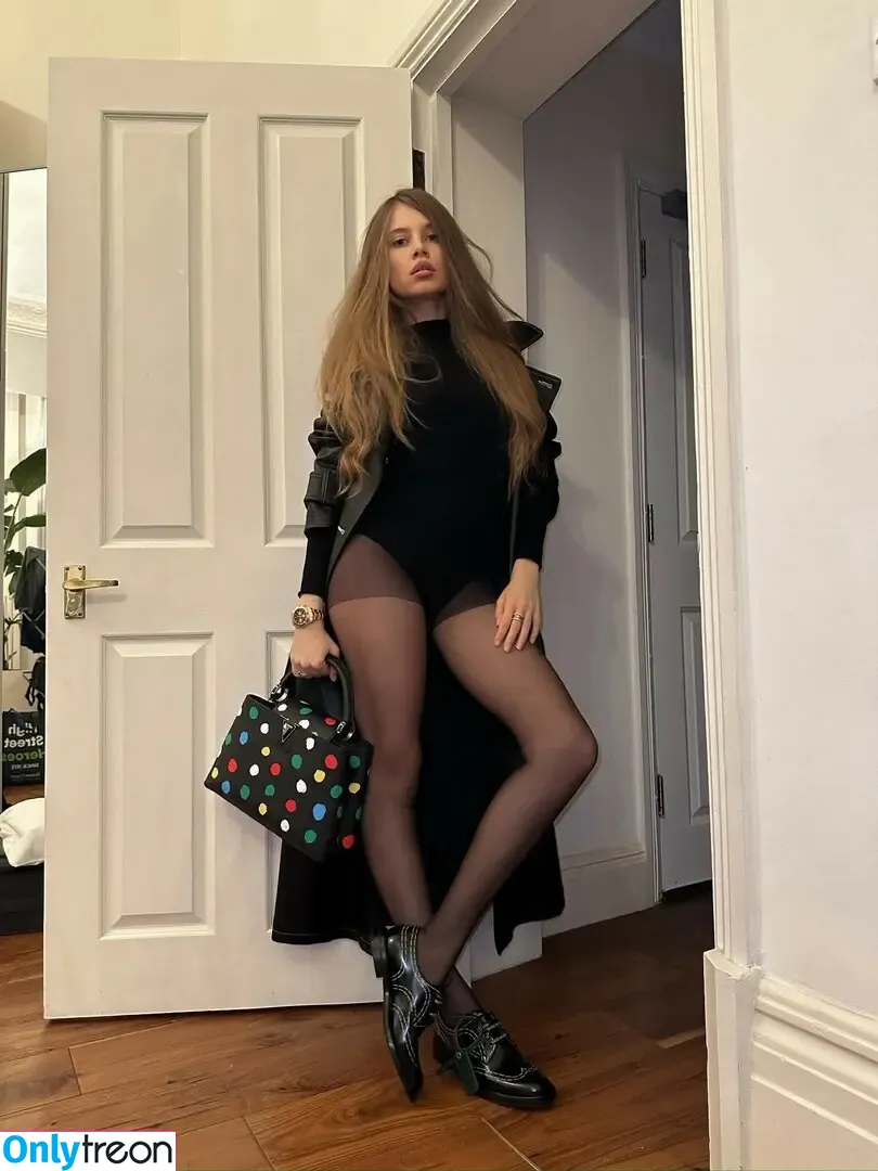 Xenia Tchoumi nude photo #0179 (xenia / xeniatchoumi)
