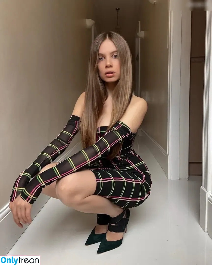 Xenia Tchoumitcheva nude photo #0141 (xenia / xeniatchoumi)
