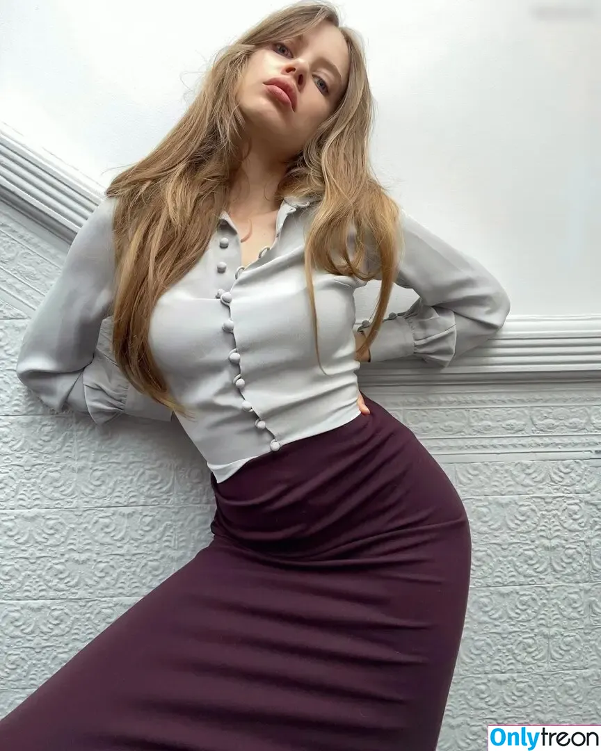 Xenia Tchoumitcheva nude photo #0320 (xenia / xeniatchoumi)