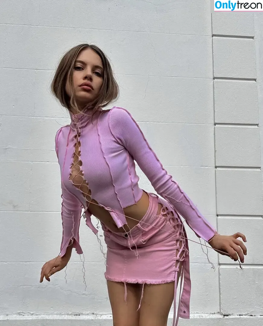 Xenia nude photo #0001 (xxvikii_)