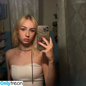 xhxllgirl / littlegirlfrxmhell / xxjessylee nude photo #0011
