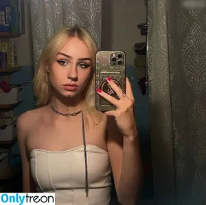 xhxllgirl / littlegirlfrxmhell / xxjessylee nude photo #0013