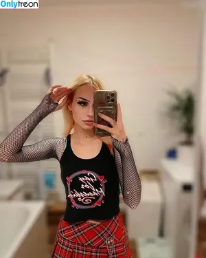 xhxllgirl / littlegirlfrxmhell / xxjessylee nude photo #0052